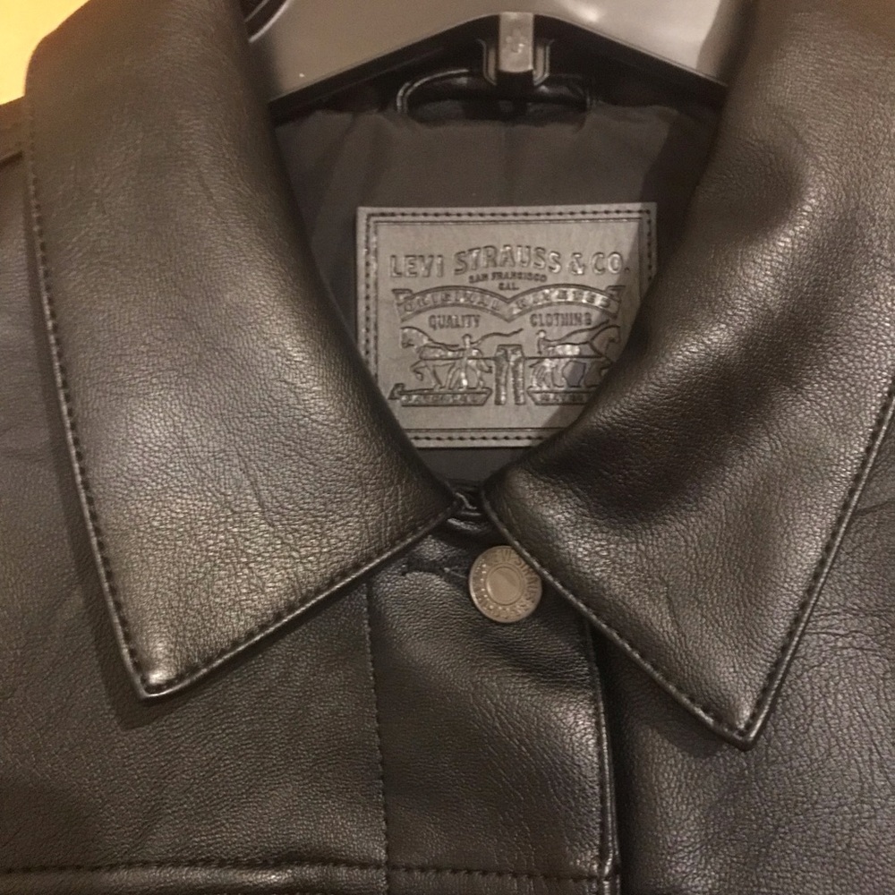 LEVI’S FAUX LEATHER CLASSIC TRUCKER JACKET - Picture 7 of 9